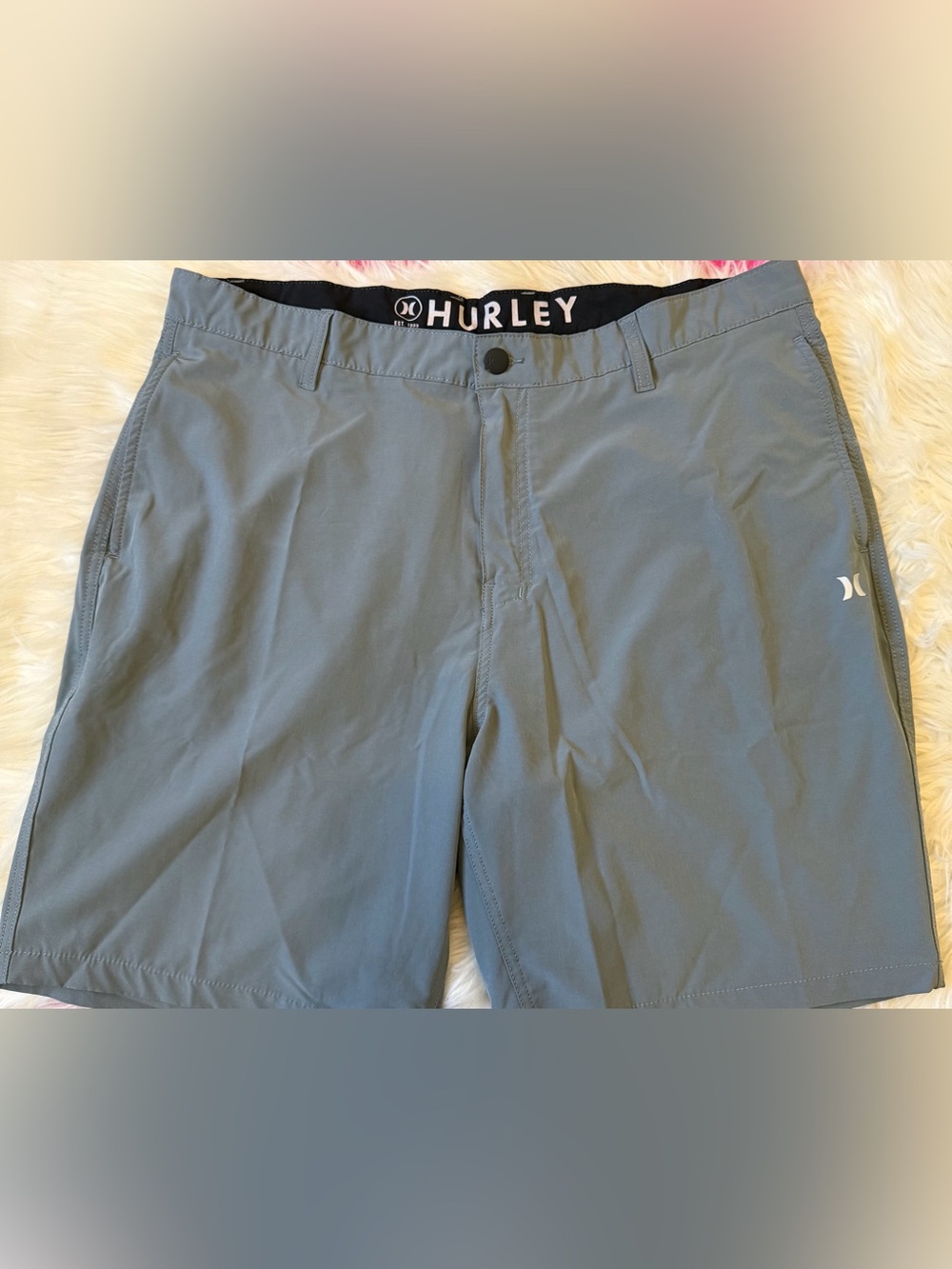 Hurley Men’s Slate Blue-Gray Cargo two shorts size 40 Excellent condition